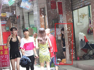 实拍广州城中村站街女全是年轻姑娘组图