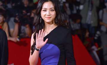 汤唯三语主持釜山电影节 成为韩网络第一搜索