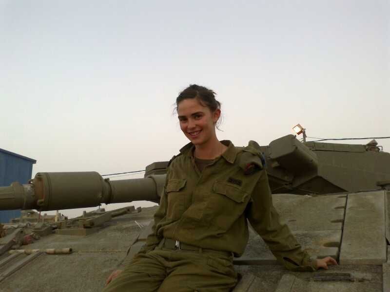 最辣女兵以色列籍美女超模放弃在美事业回国参军