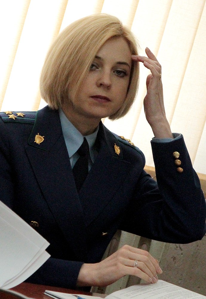 《报纸报》4月20日消息,克里米亚美女检察官娜塔莉亚·波克隆斯卡娅