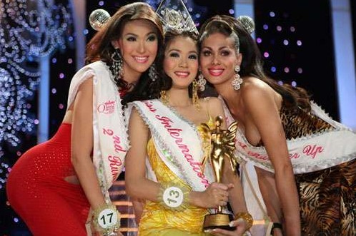 宝儿poy变性前照片_poy收入